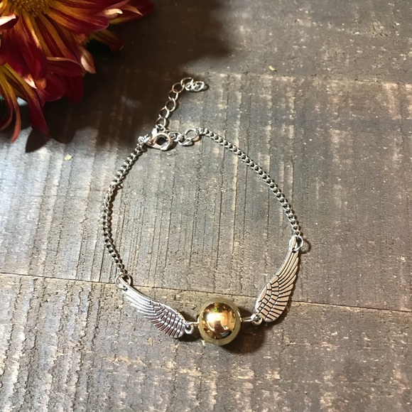 Harry Potter Golden Snitch Bracelet - Picture 5 of 7
